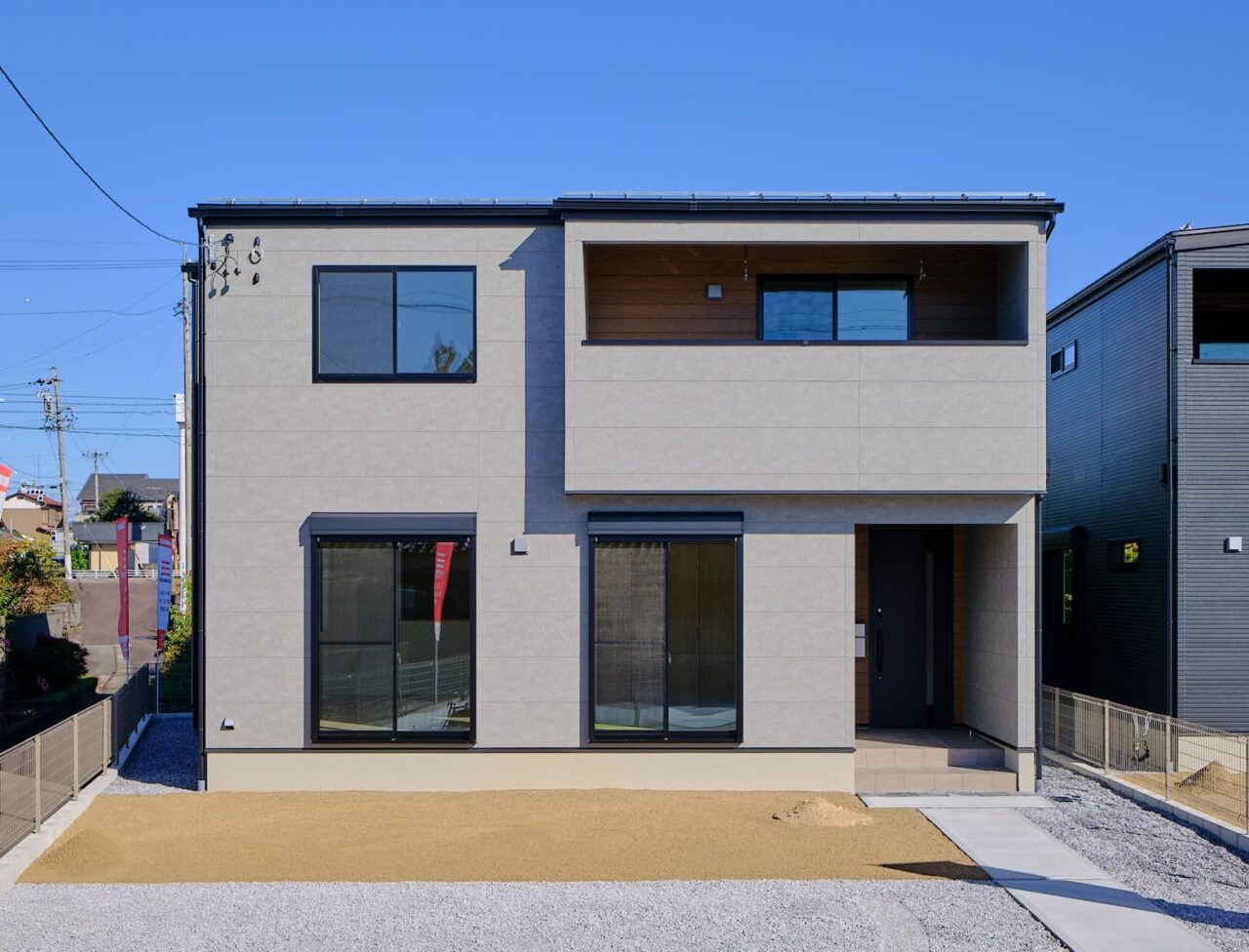 ストックに便利にキッチン横のパントリー