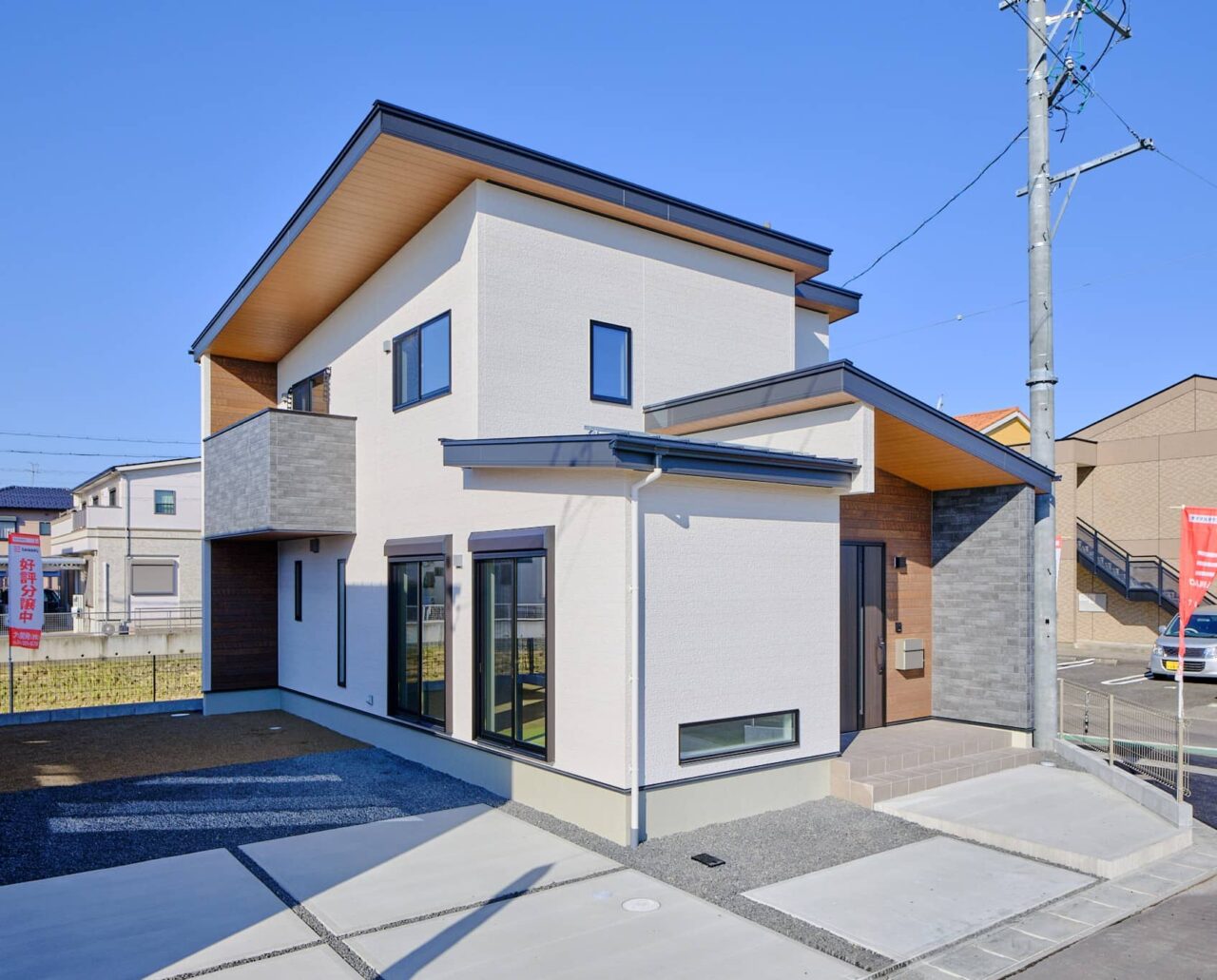 キッチン横に2.3帖のパントリー付き